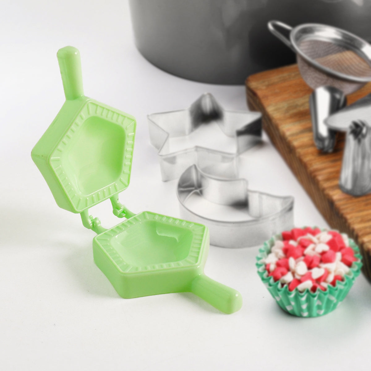 1 Pc Assorted Shape Plastic Snack Mould (Mix Design  1 Pc)